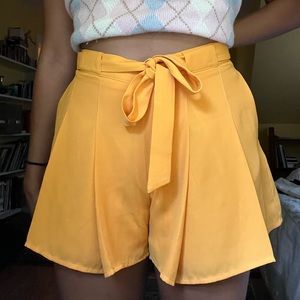 Aritzia flowy yellow silk-like fabric short. Size 4